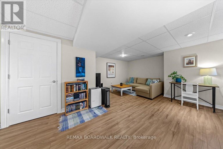 29240598/906-pellerin-place/avalon-east/ottawa/ontario/K4A0S4_38