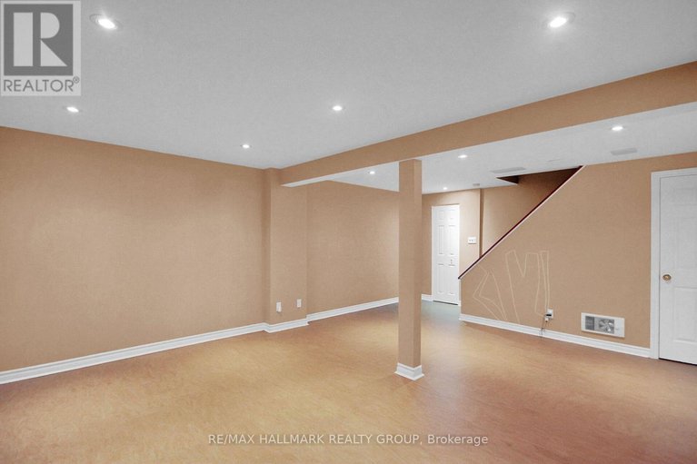 28471405/41-grady-crescent/sheahan-estatestrend-village/ottawa/ontario/K2H5S2_35