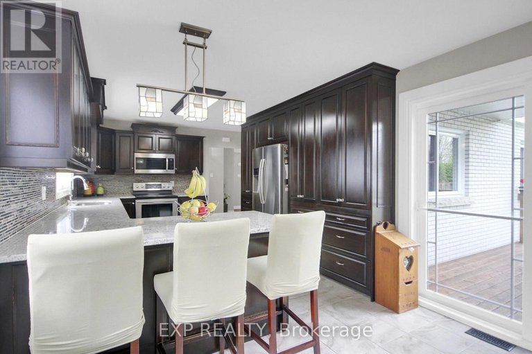 28340674/2001-neepawa-avenue/carlingwood/ottawa/ontario/K2A3L4_32