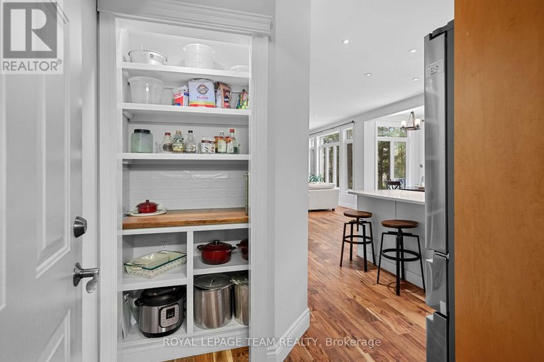 28316771/2377-pine-avenue/manotick-east-to-manotick-station/ottawa/ontario/K4M1B4_20