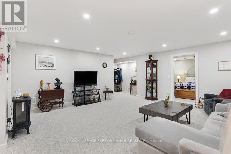 29049198/5-melva-avenue/blossom-parkkemp-parkfindlay-creek/ottawa/ontario/K1T3W9_33