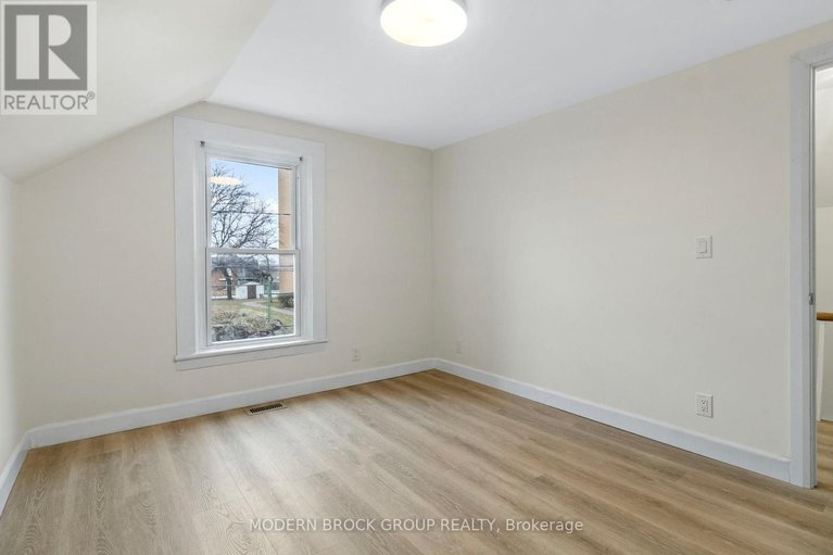 29541338/108-george-street/brockville/brockville/ontario/K6V3V9_31