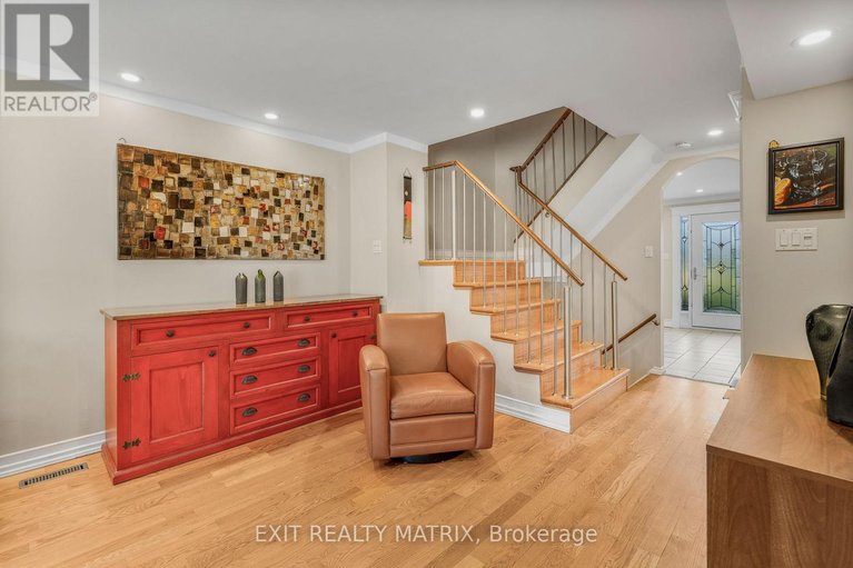 29646951/1401-bortolotti-crescent/pineview/ottawa/ontario/K1B5C1_18