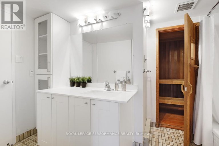 29280089/2d-142-waverley-street/ottawa-centregolden-triangle/ottawa/ontario/K2P0V4_21