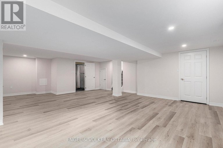 28556816/123-tripp-crescent/pheasant-run/ottawa/ontario/K2J1M5_29