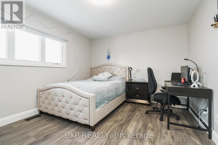 28347663/1885-arizona-avenue/urbandale-acres/ottawa/ontario/K1H6Z5_15