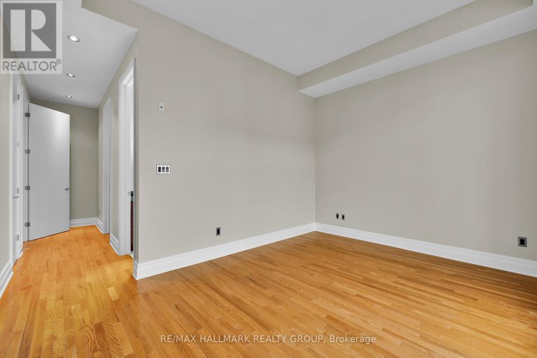 28579122/ph5-330-loretta-avenue-s/west-centre-town/ottawa/ontario/K1S4E8_33