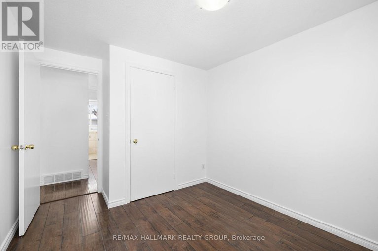 29382127/c-1458-heatherington-road/heron-gateindustrial-park/ottawa/ontario/K1V6S1_24