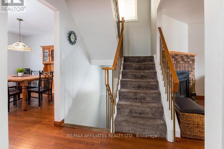 28164260/1015-alenmede-crescent/fairfield-heights/ottawa/ontario/K2B8H2_23