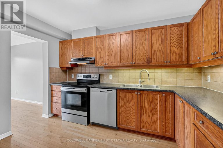 29109622/1249-klondike-road/morgans-grantsouth-march/ottawa/ontario/K2W1E1_23