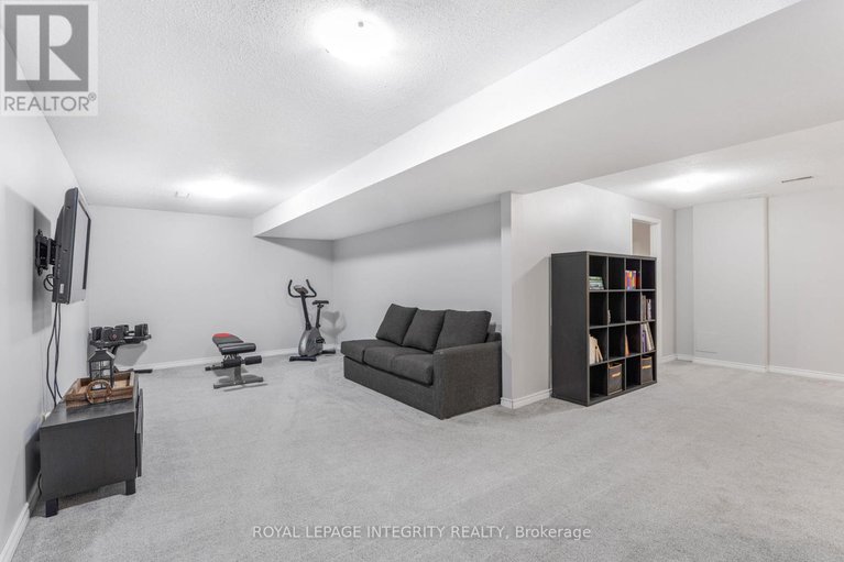 28899547/13-elm-avenue/village-of-russell/russell/ontario/K4R1B3_18