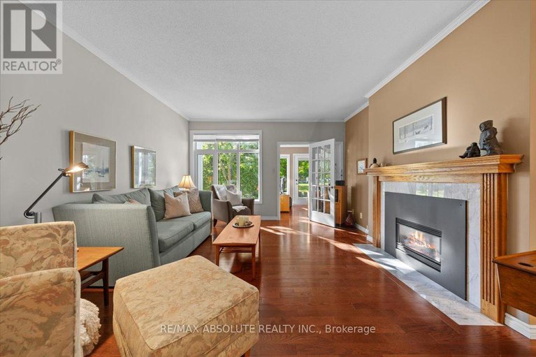 28645750/8-pine-needles-court/stittsville-central/ottawa/ontario/K2S1G5_17