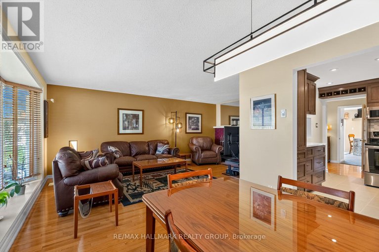 28966380/1816-applegrove-court/beacon-hill-south/ottawa/ontario/K1J6S5_21