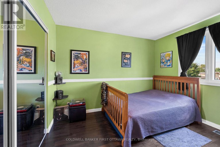 28819610/12-550-straby-avenue/overbrookcastle-heights/ottawa/ontario/K1K1H1_20