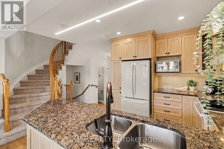 29680909/4303-sunwood-crescent/carson-grove/ottawa/ontario/K1J1B8_5