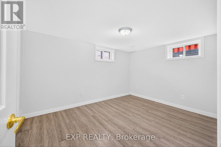 29121973/1103-frances-street/overbrookcastle-heights/ottawa/ontario/K1K3L6_32