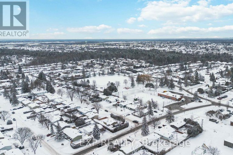 29305103/303-amiens-street/bilberry-creekqueenswood-heights/ottawa/ontario/K1E1N3_32