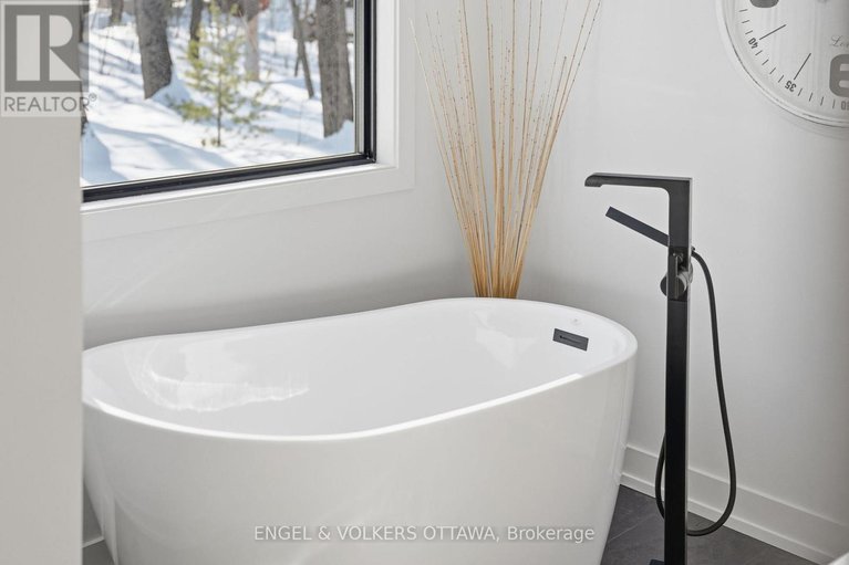 29377339/557-bayview-drive/constance-bay/ottawa/ontario/K0A3M0_21