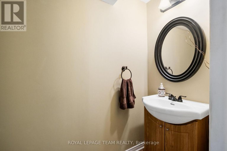 28636832/41-viewmount-drive/meadowlandscrestview/ottawa/ontario/K2G3C4_29