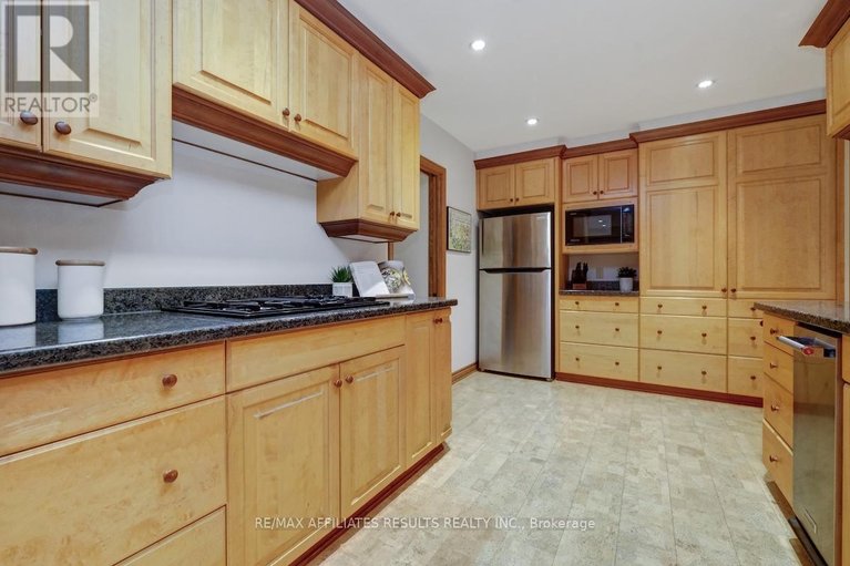 29632363/30-pentland-crescent/beaverbrook/ottawa/ontario/K2K1V5_18