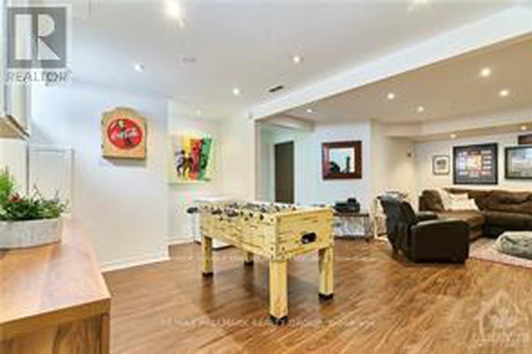 29328139/841-balsam-drive/chatelaine-village/ottawa/ontario/K1E1B8_18