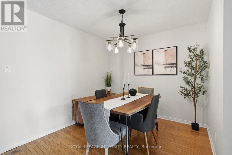 29360291/2049-sunland-drive/fallingbrookgardenway-south/ottawa/ontario/K4A3K8_8