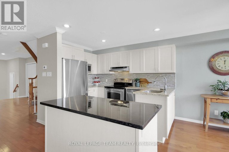 28277167/484-meadowbreeze-drive/emerald-meadowstrailwest/ottawa/ontario/K2M2T6_9