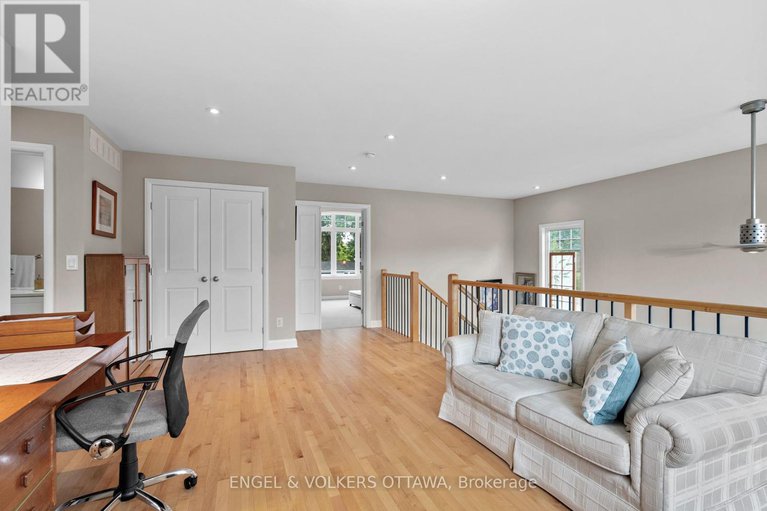 28806486/27-esquimault-avenue/bruce-farmgraham-parkqualicumbellands/ottawa/ontario/K2H6Z4_24