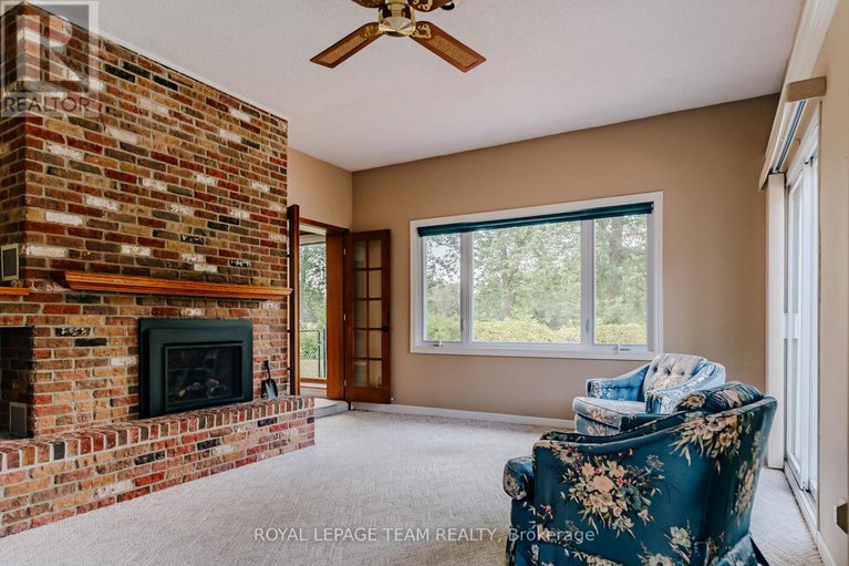 28527432/1231-fairway-drive/manotick-south-to-roger-stevens/ottawa/ontario/K4M1B3_7