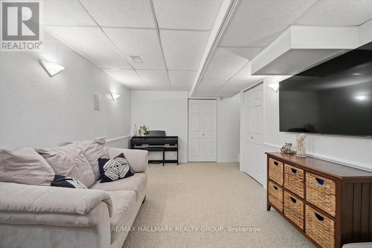 28376858/2083-sacramento-drive/fallingbrookgardenway-south/ottawa/ontario/K4A3L2_26