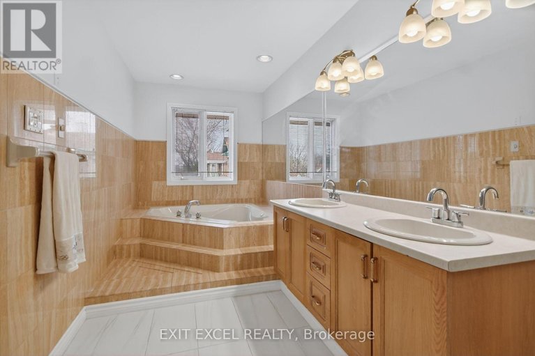 29577468/1093-b-normandy-cr-normandy-crescent/carleton-heights/ottawa/ontario/K2C0L9_29