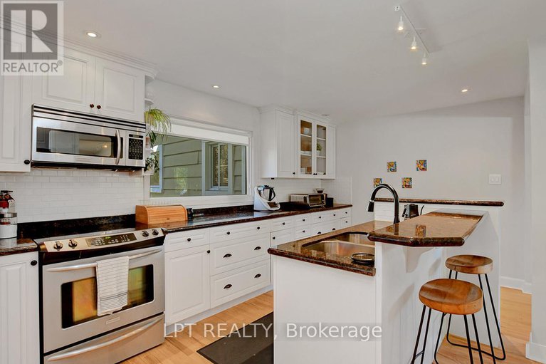 28941530/353-mountbatten-avenue/alta-vistafaircrest-heights/ottawa/ontario/K1H5W2_17