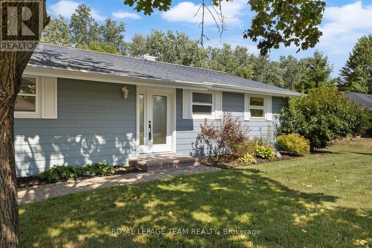 28822085/1245-fairway-drive/manotick-south-to-roger-stevens/ottawa/ontario/K4M1B3_3