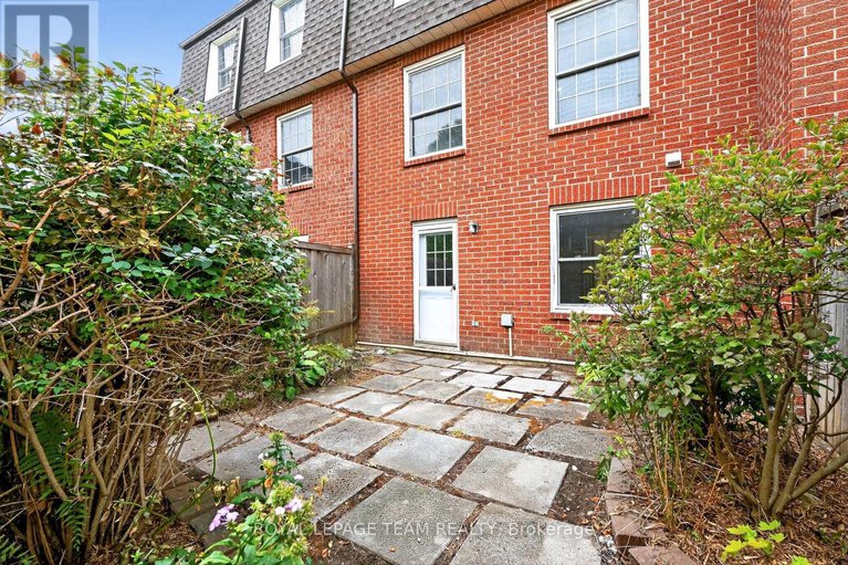 29306752/9-moorside-private/carleton-heights/ottawa/ontario/K2C3P4_28