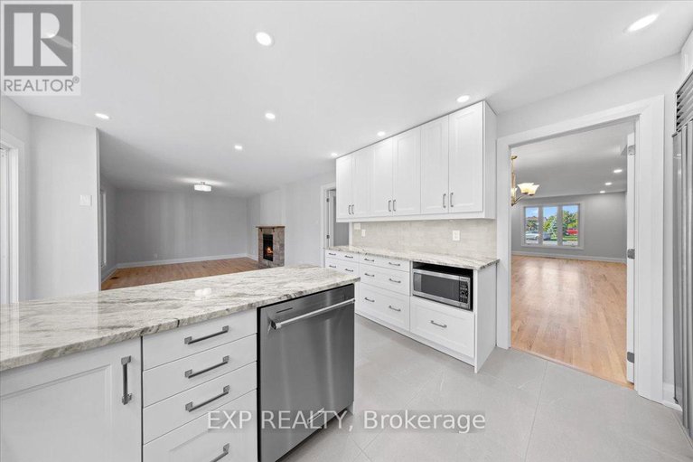 29043972/18-ivylea-street/craig-henrywoodvale/ottawa/ontario/K2G4X5_9