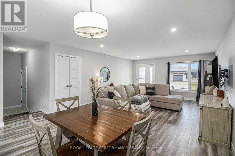 29595953/8-brittany-street/north-stormont-finch-twp/north-stormont/ontario/K0A1R0_7