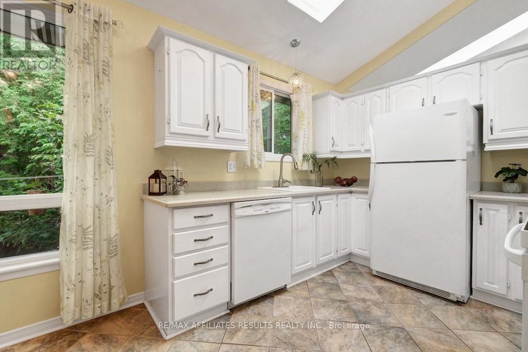 28656485/2-wedgewood-crescent/blackburn-hamlet/ottawa/ontario/K1B4B4_15