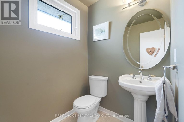28890065/1631-wainfleet-street/chateauneuf/ottawa/ontario/K1C3G3_10