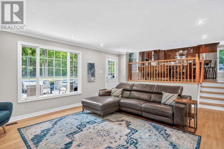 28761916/30-oakhurst-crescent/blackburn-hamlet/ottawa/ontario/K1B4A6_24