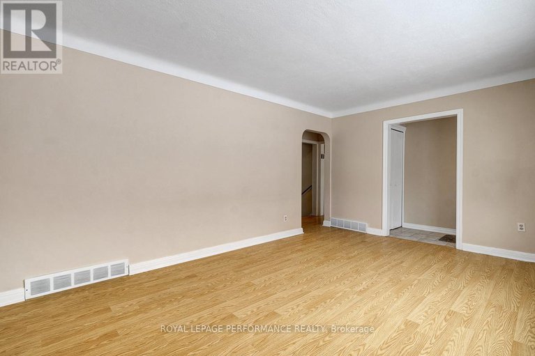 29403056/540-alesther-street/overbrookcastle-heights/ottawa/ontario/K1K1J3_17