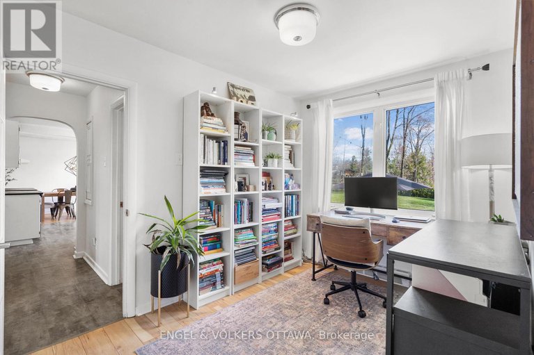 28232001/8-pineglen-crescent/pineglencountry-place/ottawa/ontario/K2E6X7_24