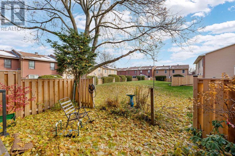 29126204/10-black-forest-lane/arbeatha-park/ottawa/ontario/K2H5C8_41