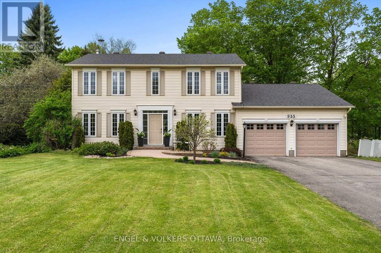 28604093/935-fieldown-street/cumberland-ridge/ottawa/ontario/K4C1B9_1