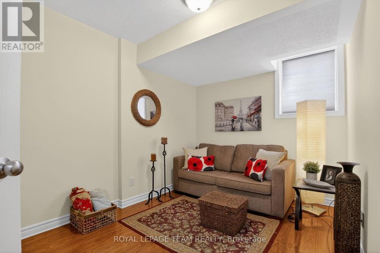 29588178/130a-lindenshade-drive/strandherd/ottawa/ontario/K2J5R5_22