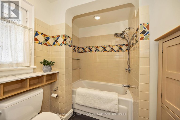 29667356/592-besserer-street/sandy-hill/ottawa/ontario/K1N6C9_26