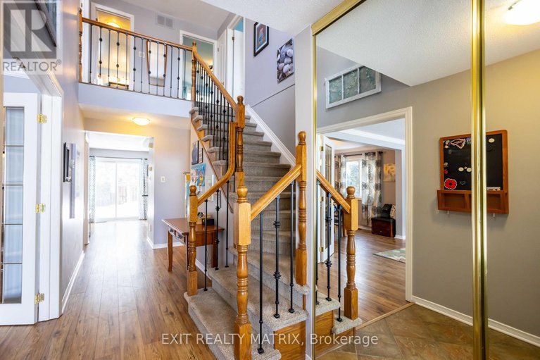 29422357/1879-rosewind-court/chapel-hill/ottawa/ontario/K1C7E3_8