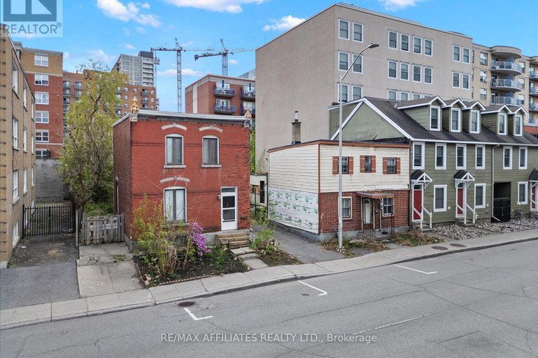 28898418/168-174-murray-street/lower-townbyward-market/ottawa/ontario/K1N5M8_4