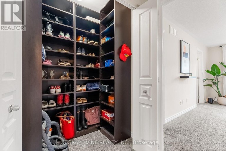 28315912/568-voie-du-pin-rouge-way/mer-bleuebradley-estatesanderson-park/ottawa/ontario/K1W0C4_28