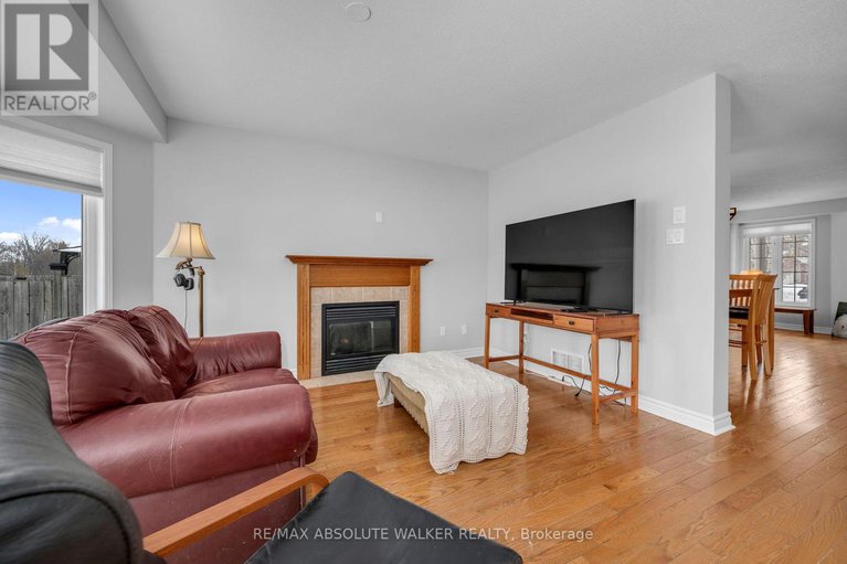 29392519/2351-glandriel-crescent/springridgeeast-village/ottawa/ontario/K4A4S8_12