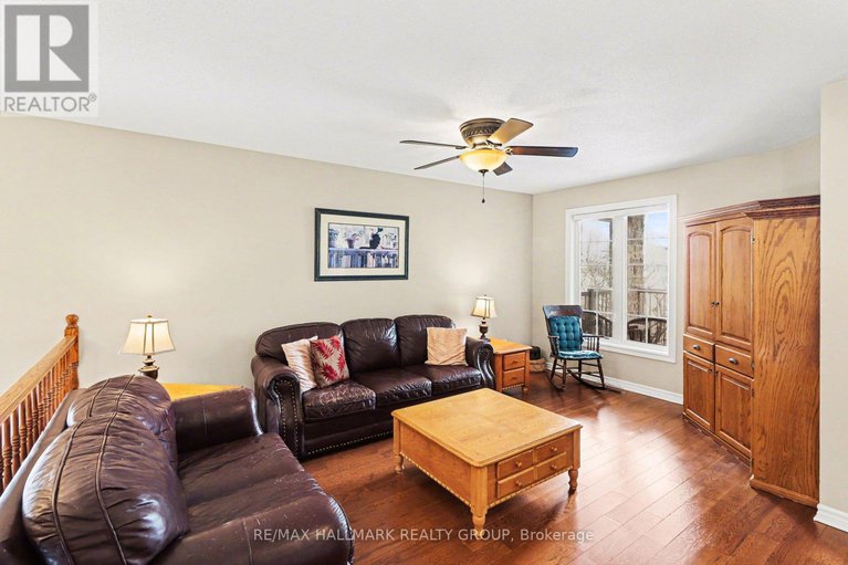 29357933/241-trail-side-circle/springridgeeast-village/ottawa/ontario/K4A5B5_16